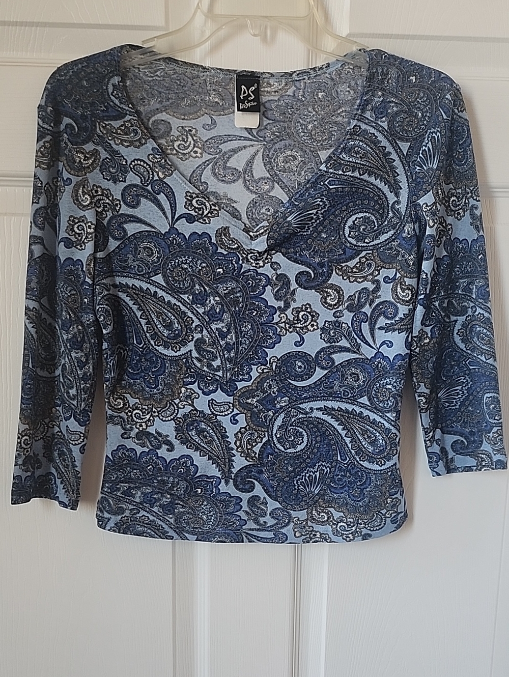 Perseption Y2K Women's Blue Paisley Print 3/4-Sleeve V-Neck Knit Top